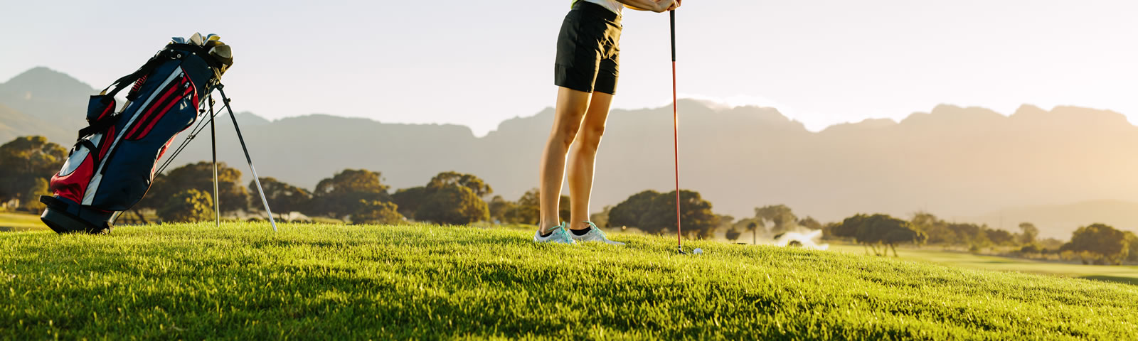 ゴルフ練習場でのゴルフレッスンやゴルフ場でのラウンドレッスン